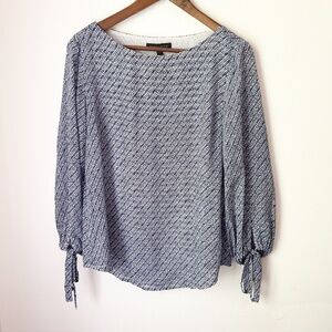 Banana Republic White and Blue Blouse Lined 3/4 Length Tie Sleeves. Size:…